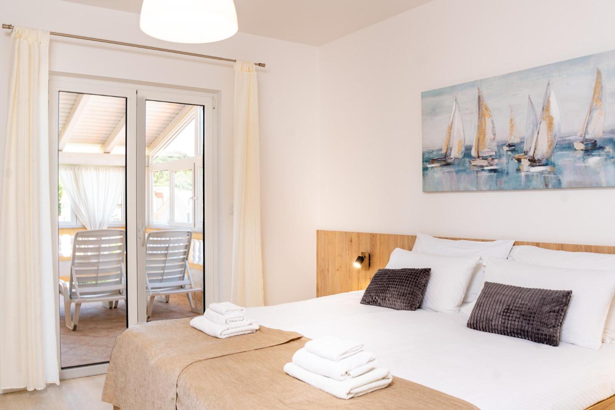 Foric Apartments With Outdoor Heated Pool راب المظهر الخارجي الصورة