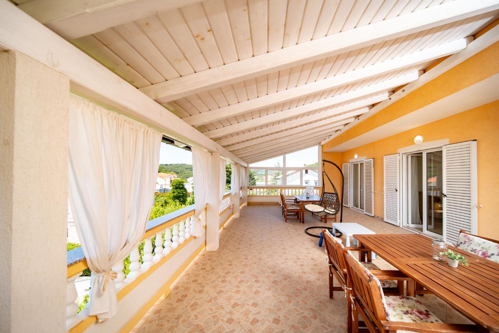 Foric Apartments With Outdoor Heated Pool راب المظهر الخارجي الصورة