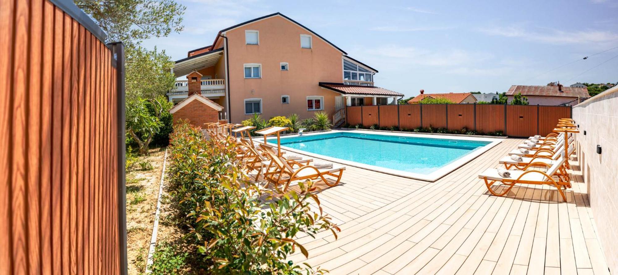 Foric Apartments With Outdoor Heated Pool راب المظهر الخارجي الصورة