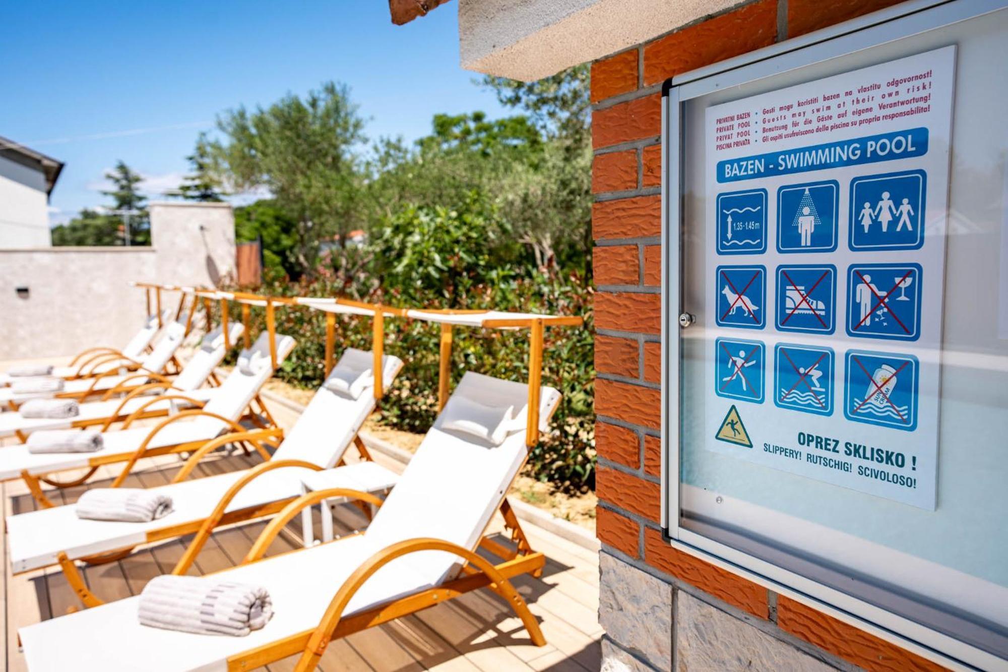 Foric Apartments With Outdoor Heated Pool راب المظهر الخارجي الصورة