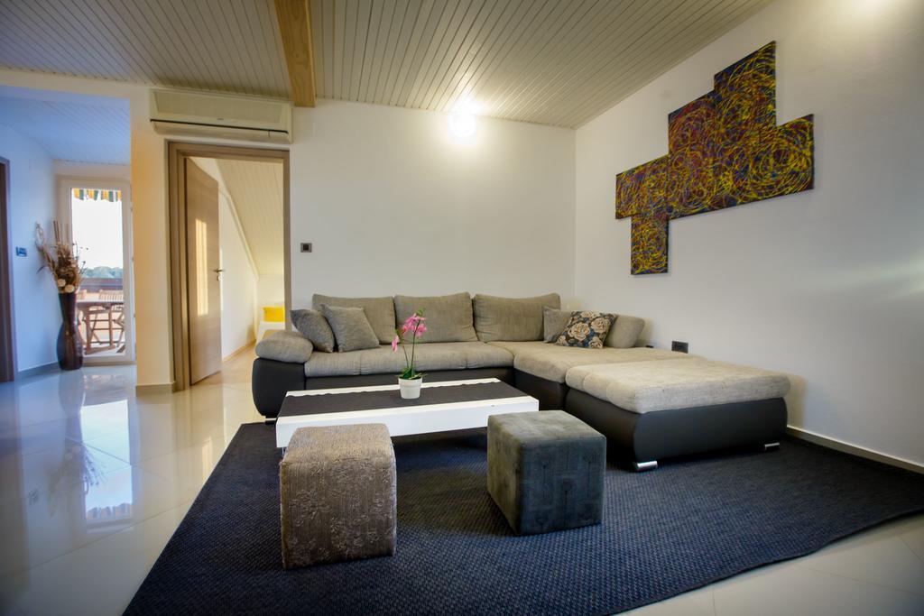 Foric Apartments With Outdoor Heated Pool راب المظهر الخارجي الصورة