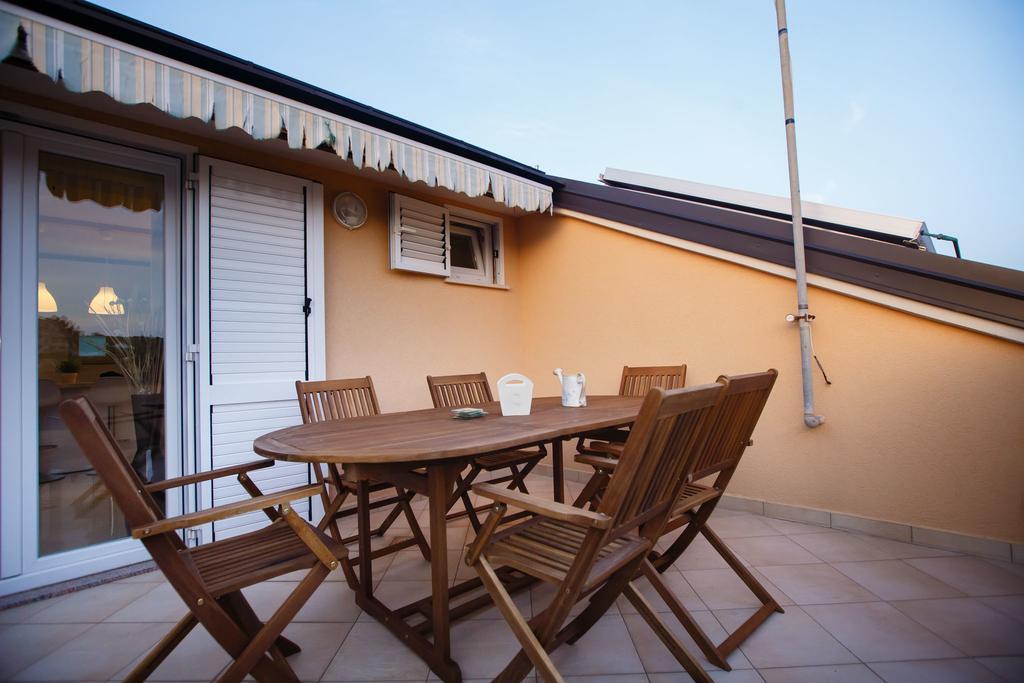 Foric Apartments With Outdoor Heated Pool راب المظهر الخارجي الصورة