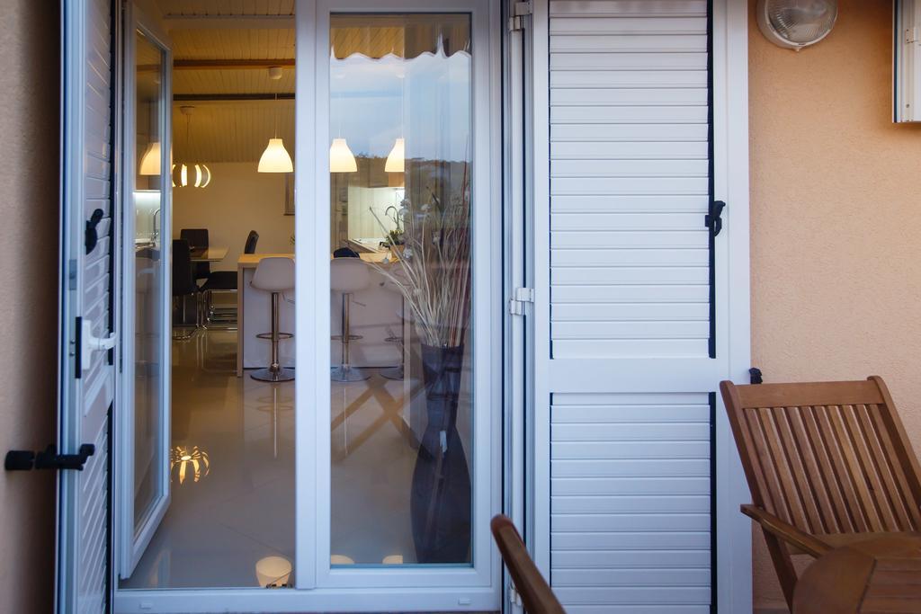 Foric Apartments With Outdoor Heated Pool راب المظهر الخارجي الصورة